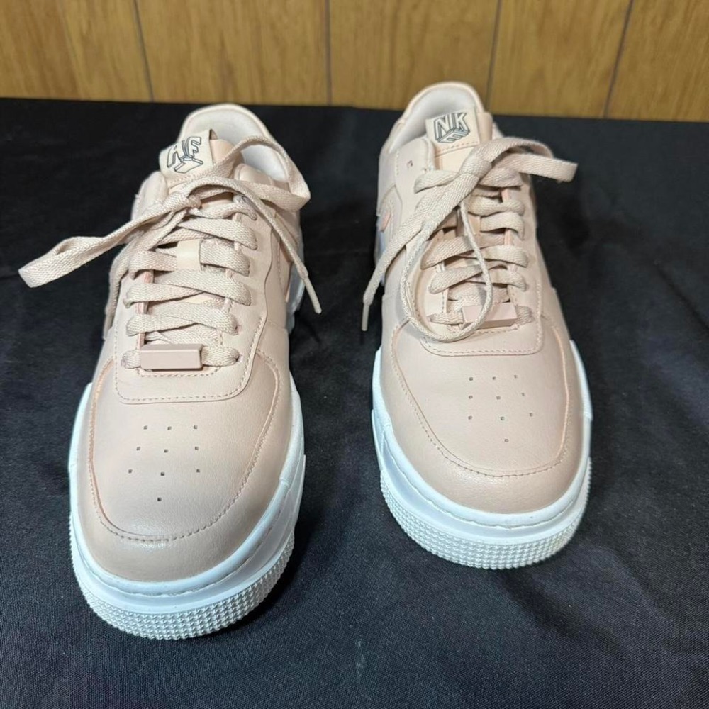 Nike‎ Air Force 1 Low in tan and white Size 8.5 Mens / 9.5-10 Womens - Picture 2 of 7